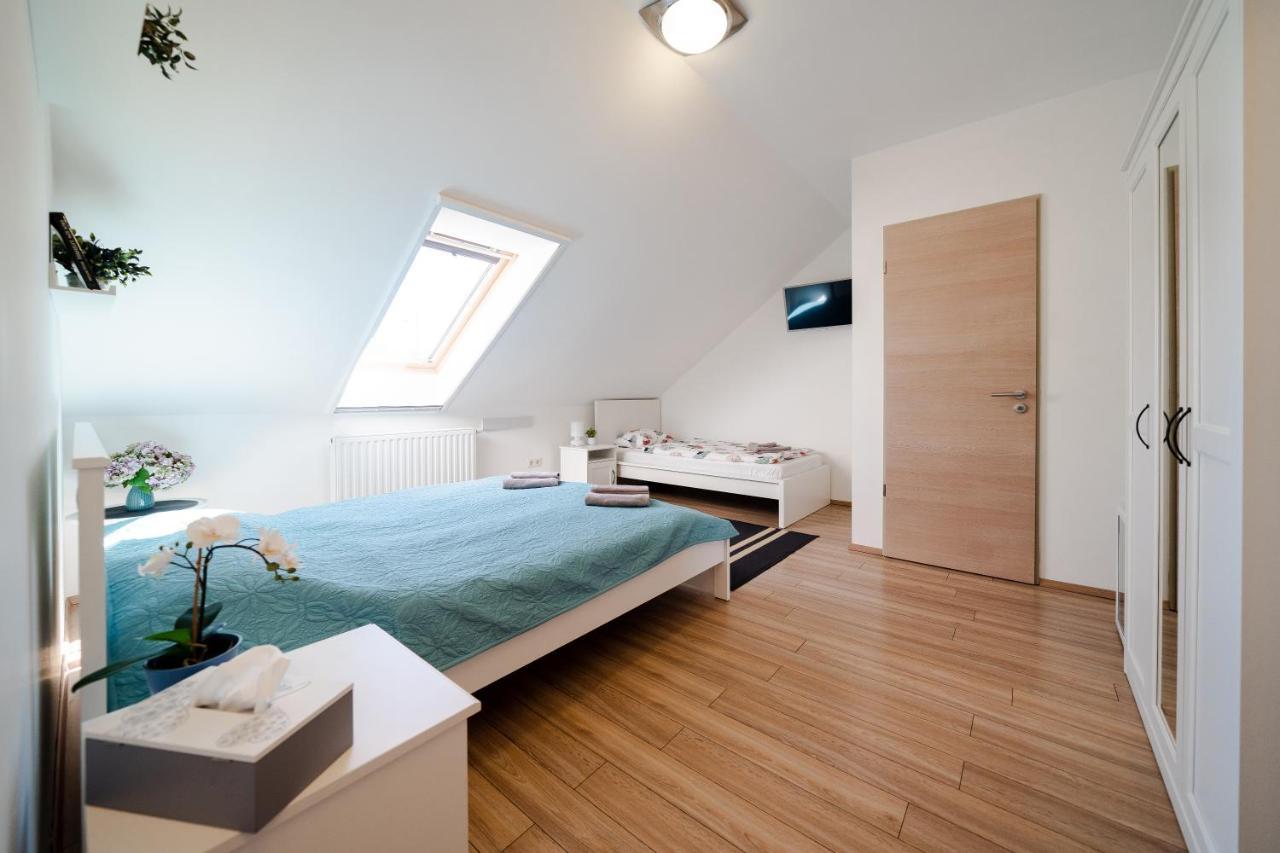 Guba Vendeghaz Bed and Breakfast Győrújbarát Εξωτερικό φωτογραφία